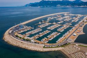 Posto barca 12 m -porto Marina d'Arechi ( Salerno)