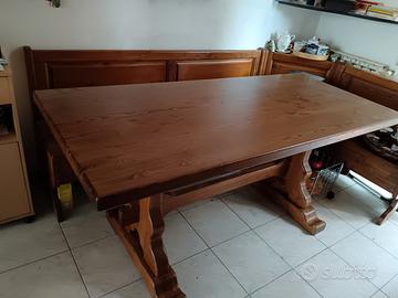 tavolo con panca angolare in legno massello