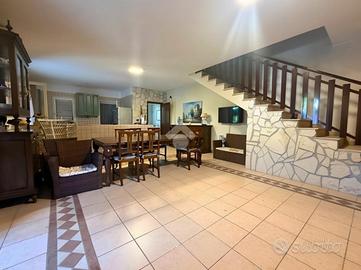VILLA A SCHIERA D'ANGOLO A NARDÒ