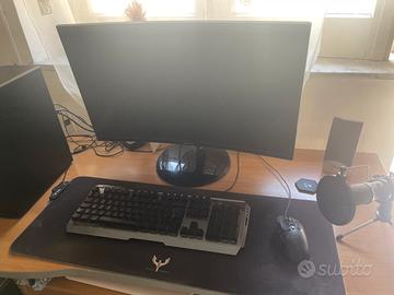 Pc da gaming con postazione