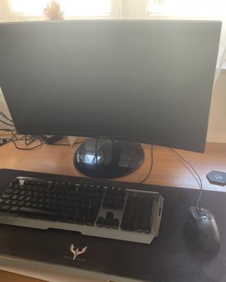 Pc da gaming con postazione