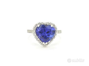 Anello con tanzanite taglio cuore e diamanti