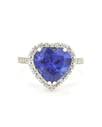 Anello con tanzanite taglio cuore e diamanti