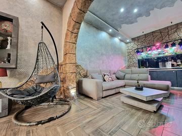 Ampia soluzione indipendente con garage e veranda