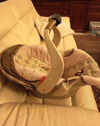 ovetto auto per neonato marca Graco