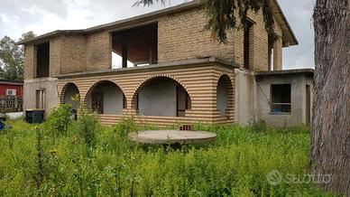 Villa Bifamiliare da ristrutturare