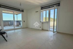3 LOCALI A POZZUOLI