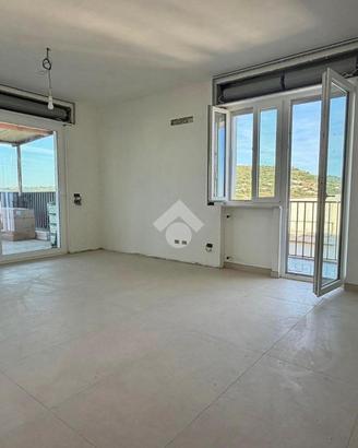 3 LOCALI A POZZUOLI
