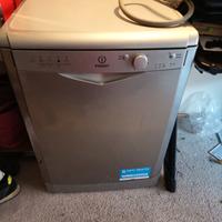 Lavastoviglie Indesit 