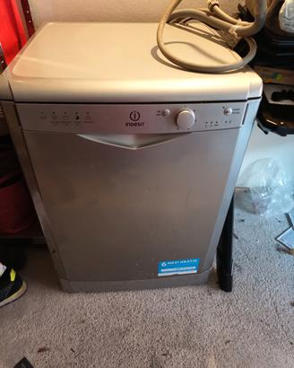 Lavastoviglie Indesit 