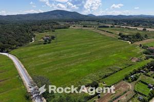 TERRENO DI 10 ETTARI CIRCA CON VARI ANNESSI