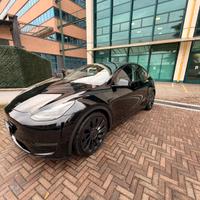 Tesla model Y Performance 2024