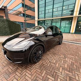 Tesla model Y Performance 2024