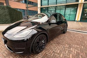 Tesla model Y Performance 2024