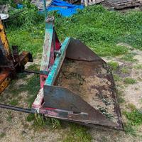 cassettone ribaltabil e assolcatore per trattore