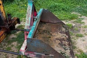 cassettone ribaltabil e assolcatore per trattore