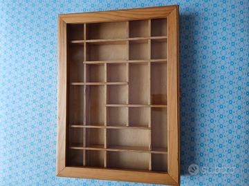 Bacheca in legno per oggettistica