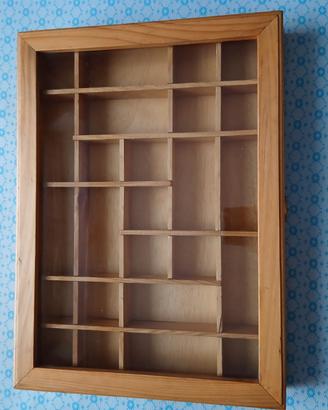 Bacheca in legno per oggettistica