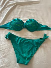 Costume verde due pezzi