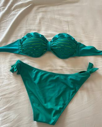 Costume verde due pezzi