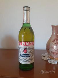 bottiglia di amaro Pernod