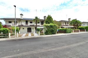 VILLA A SCHIERA A CAORLE