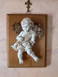 Vecchio quadretto con putto in resina e legno 