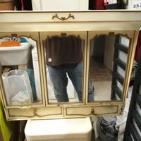 Particolare mobiletto bagno modernariato vintage