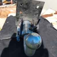 Gancio traino con piastra.