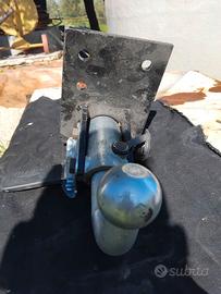 Gancio traino con piastra.