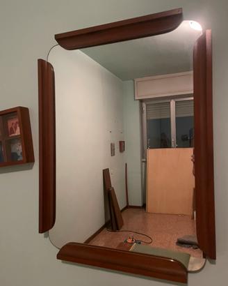 Specchio da parete vintage in legno sagomato