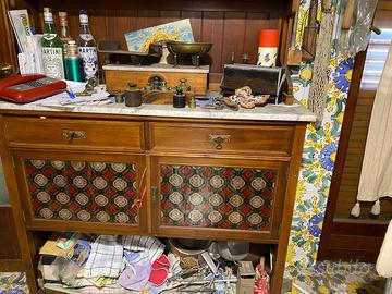 Mobile da cucina antico