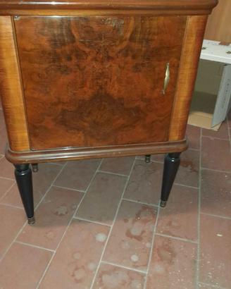 coppia comodini in noce 