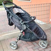 Due passeggini baby Jogger.