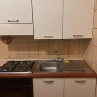 Cucina completa con elettrodomestici