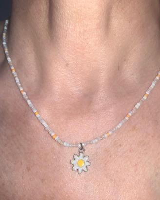 Collana artigianale perline con margherita