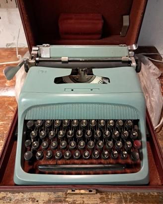 Macchina da scrivere Olivetti