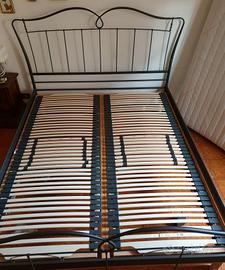 Letto matrimoniale con reti elettriche motorizzate