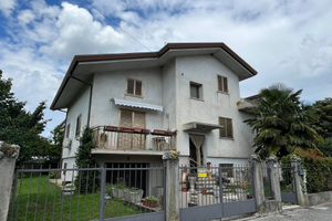 Villa singola con giardino spilimbergo