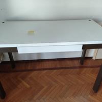 tavolo con cassetto