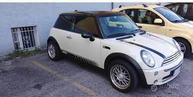 Mini 2900€