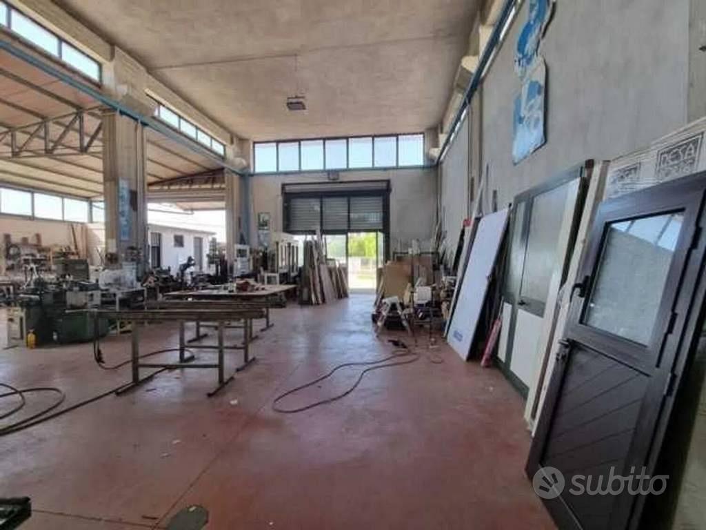 Immobile di 325 m² con più di 5 locali a Esperia - Altro