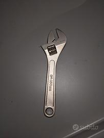 Chiave inglese regolabile 