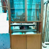 Due vetrinette/mobile da parete come nuove