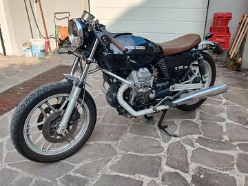 Moto Guzzi V50 Cafe Racer + pezzi originali (A2)