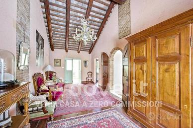 Villa di 360 m² con più di 5 locali e box auto dop