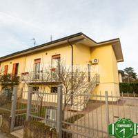 VILLA BIFAMILIARE CON BOX E TAVERNA LIBERA DA SUB