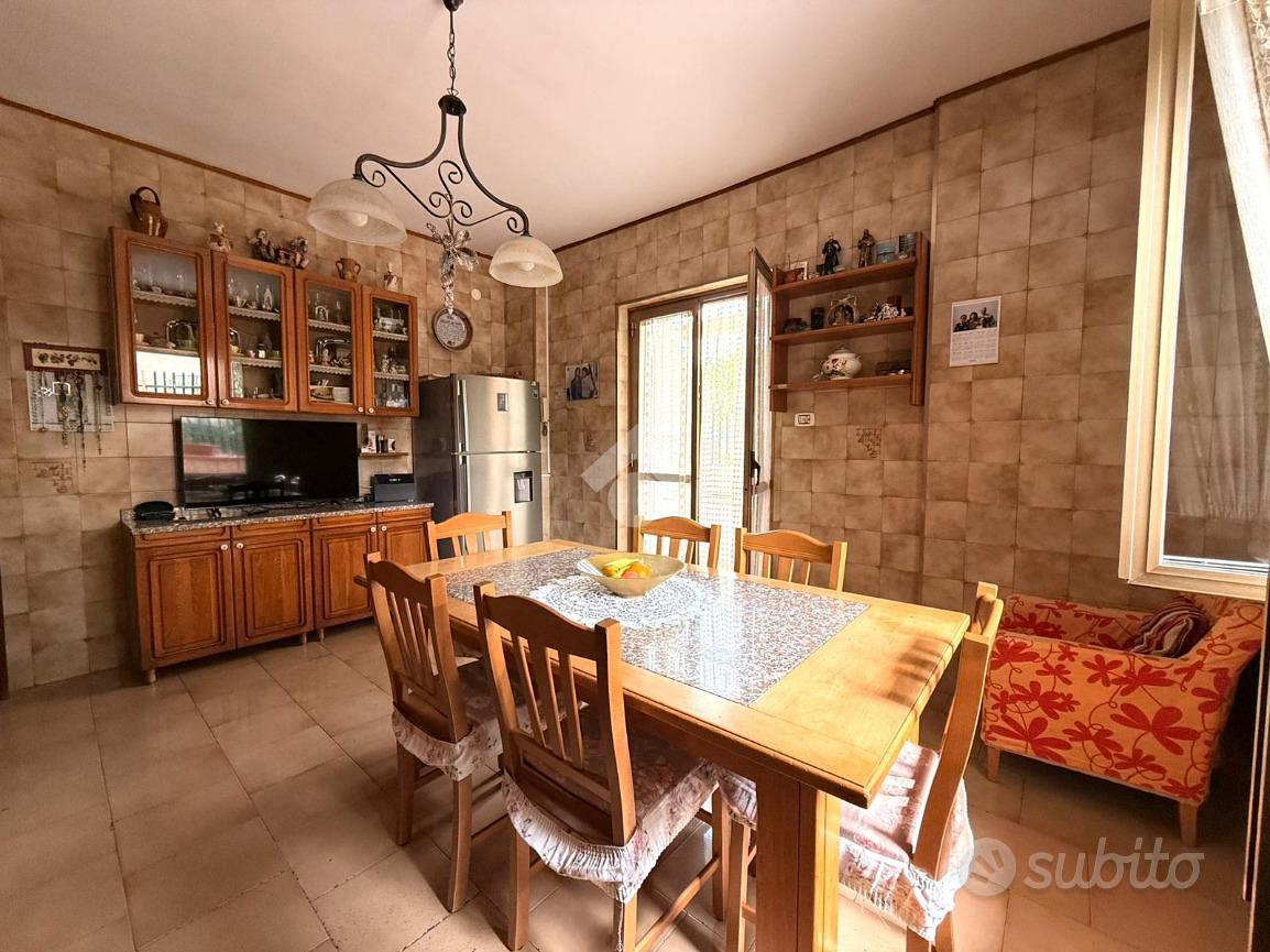 5 LOCALI A CASAVATORE - Vista 2