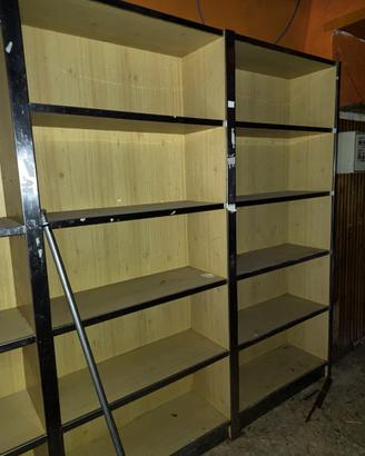 Scaffali in legno