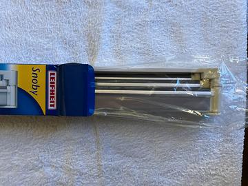 Appendi cravatte LEIFHEIT da muro a 3 braccia.